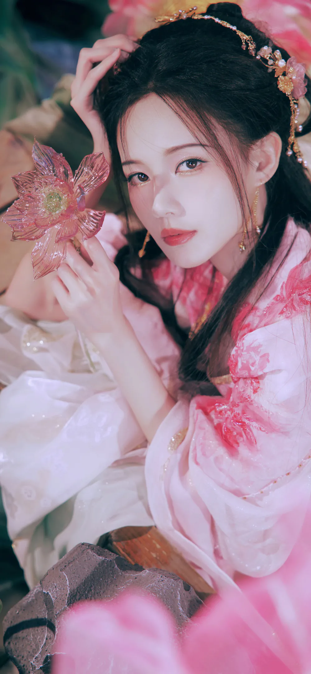 Delicate Beauty Li Yitong with Lotus Flowers Artistic Wallpaper