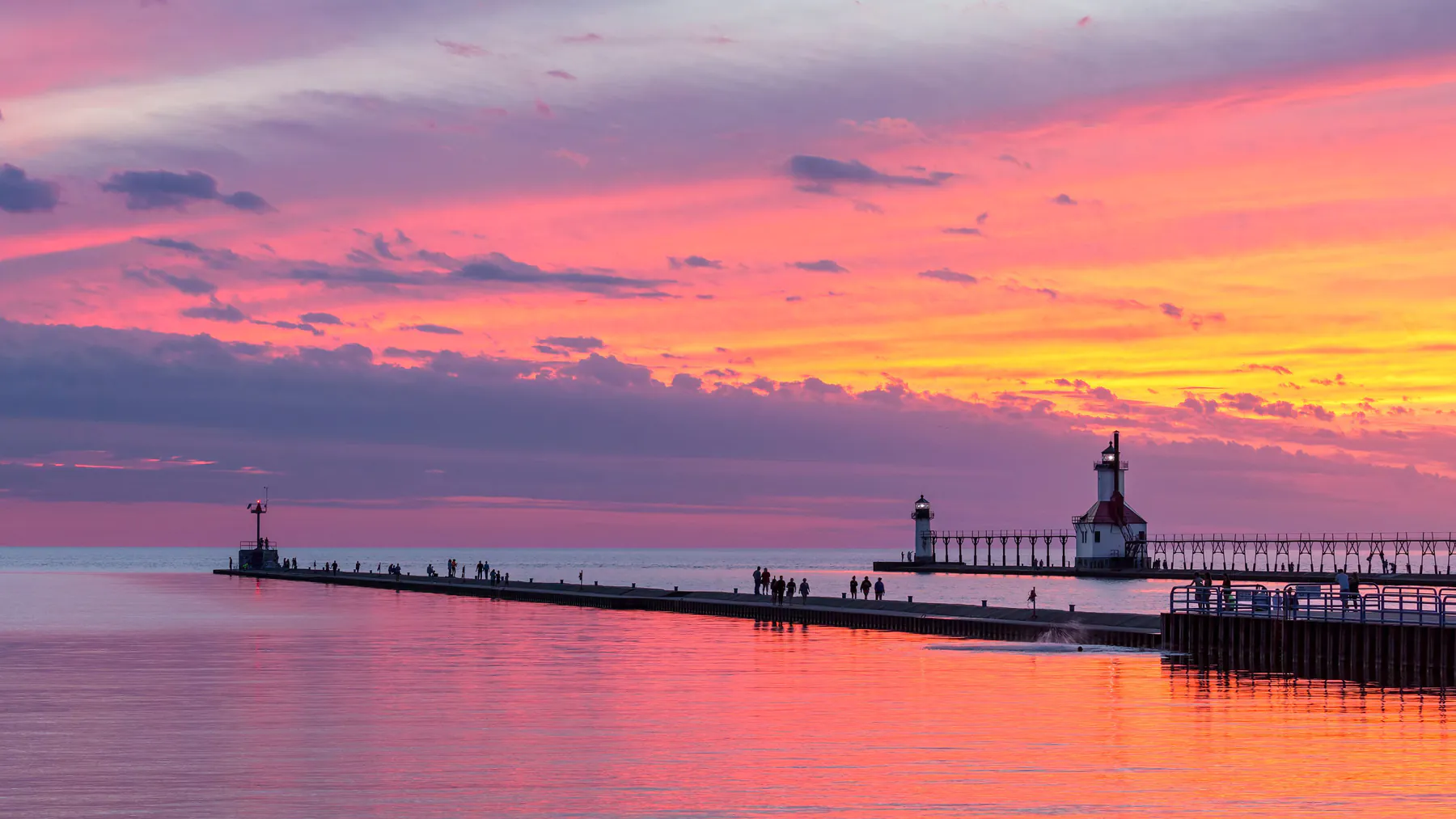Peaceful Coastal Sunset Romantic Ocean Sky Horizon Background 4K Wallpaper