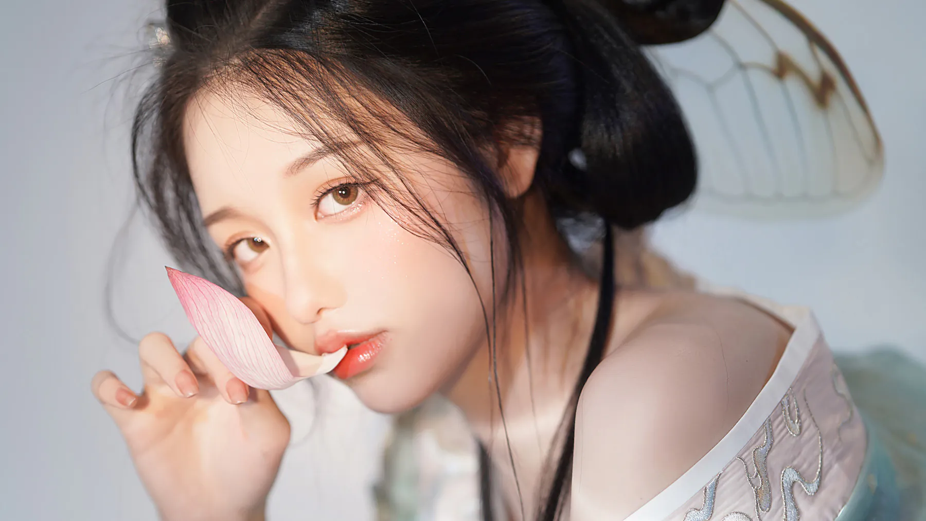 Traditional Chinese Aesthetic Beauty Portrait Photography 4K Wallpaper