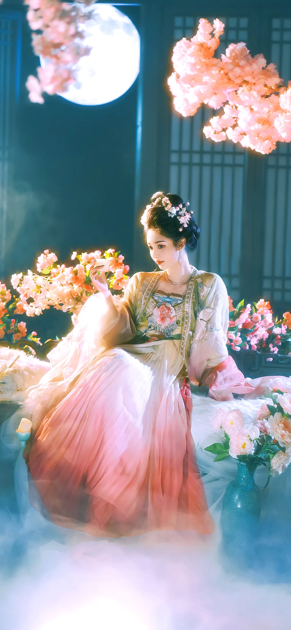 Zhou Jieqiong Traditional Hanfu Photography Phone Wallpaper